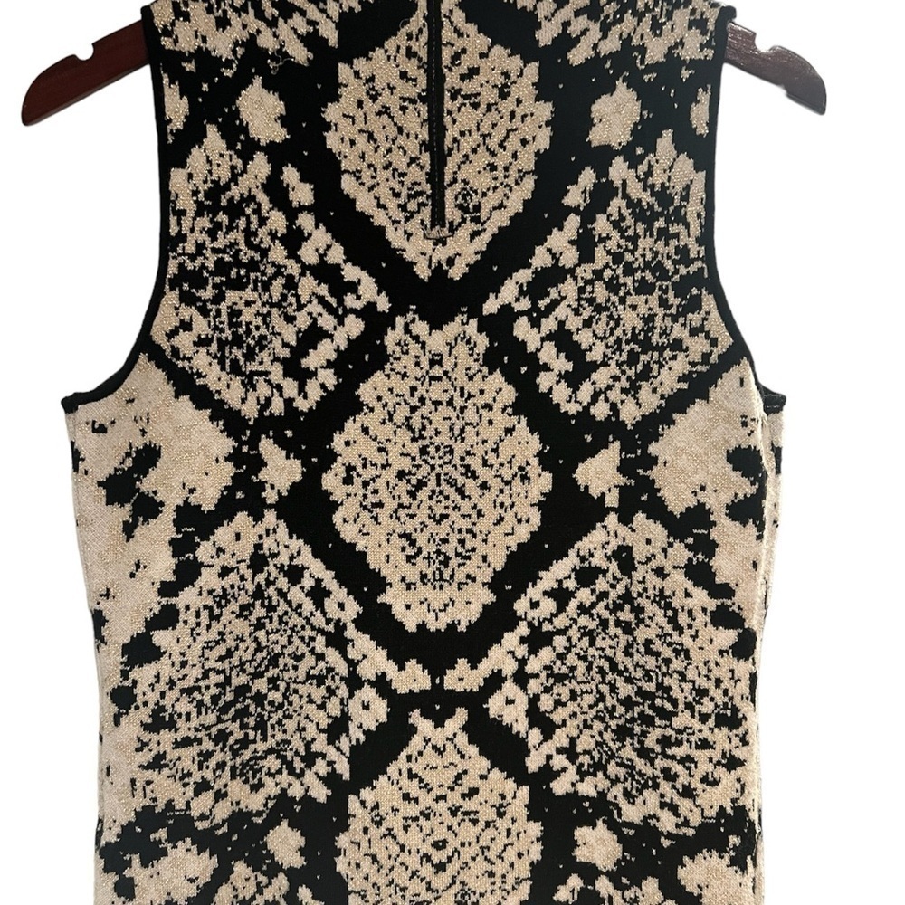 Tahari Sleeveless Sweater Gold Shimmer Accent size M Women NWOT - Picture 2 of 7